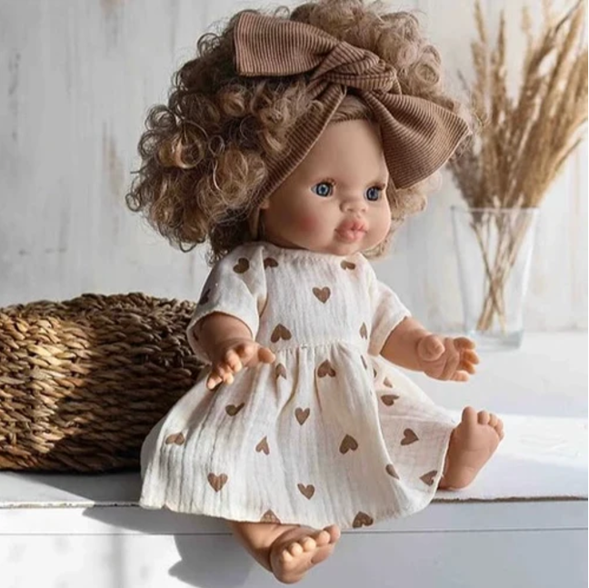 Poupée Robe Paola Reina gaze crème avec cœurs marrons
